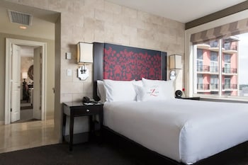 Junior Suite, 1 King Bed | Premium bedding, pillowtop beds, minibar, in-room safe