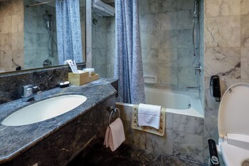 Family Room, Multiple Beds | Bathroom | Combined shower/tub, eco-friendly toiletries, hair dryer, bathrobes