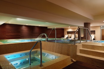 Couples treatment rooms, sauna, spa tub, steam room, Turkish bath