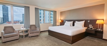 Grand Deluxe King Room | 1 bedroom, premium bedding, in-room safe, desk