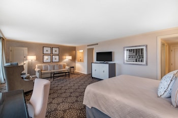 Suite, 1 King Bed (Las Colinas Suite) | Premium bedding, down comforters, pillowtop beds, in-room safe