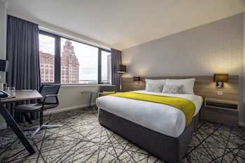 Standard Room, 1 Queen Bed, View (Waterfront View) | Egyptian cotton sheets, premium bedding, in-room safe, desk