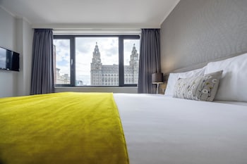 Suite, 1 King Bed, View (Liver Building View) | Egyptian cotton sheets, premium bedding, in-room safe, desk