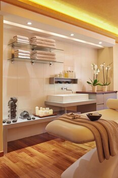 Sauna, Turkish bath, body treatments, aromatherapy, Thai massages