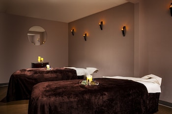 Couples treatment rooms, sauna, spa tub, steam room, aromatherapy