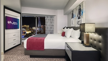 Ultra Hip Strip Suite, 1 King Bed, Non Smoking, Strip View (Newly Renovated) | Premium bedding, in-room safe, desk, blackout drapes