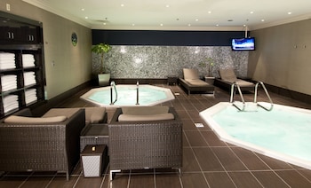 Indoor spa tub