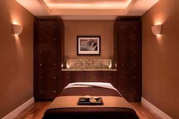 Couples treatment rooms, spa tub, steam room, body treatments