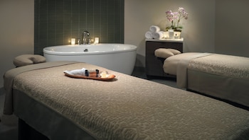 Couples treatment rooms, sauna, spa tub, body treatments, hydrotherapy