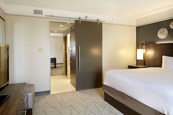 Suite, 1 King Bed, Non Smoking, Corner | Premium bedding, in-room safe, desk, blackout drapes