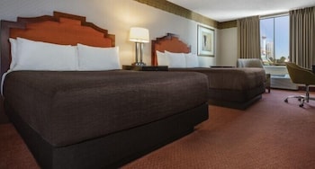 Manor Motor Lodge Double King Room | In-room safe, blackout drapes, free WiFi, bed sheets