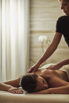 Couples treatment rooms, sauna, steam room, body treatments