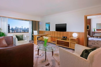 Deluxe Suite, 1 Bedroom | Premium bedding, pillowtop beds, minibar, in-room safe