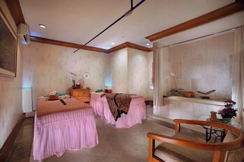 Sauna, spa tub, body treatments, aromatherapy, body wraps, body scrubs