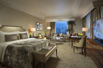 Junior Suite | 1 bedroom, premium bedding, in-room safe, desk