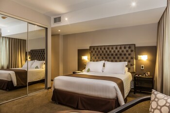 Royal Suite | Premium bedding, down comforters, minibar, in-room safe