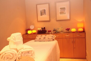 Couples treatment rooms, sauna, spa tub, body treatments, hydrotherapy