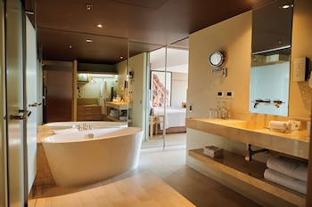 Junior Suite, 1 King Bed (Superior) | Bathroom | Eco-friendly toiletries, hair dryer, bathrobes, towels