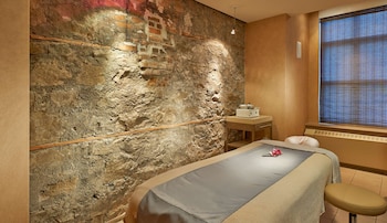 Couples treatment rooms, steam room, body treatments, hydrotherapy