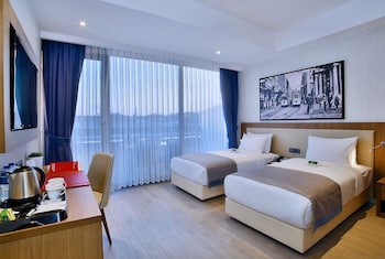 Executive Room, 2 Twin Beds, Terrace | Premium bedding, minibar, in-room safe, desk