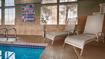 Indoor pool, sun loungers