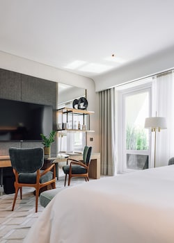 Premier Room, City View | Egyptian cotton sheets, premium bedding, down comforters, minibar