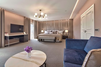 Presidential Suite, 1 King Bed, Non Smoking | Hypo-allergenic bedding, in-room safe, desk, laptop workspace