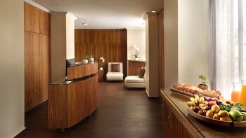 Couples treatment rooms, body treatments, aromatherapy