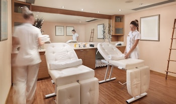 Couples treatment rooms, sauna, spa tub, Turkish bath, body treatments