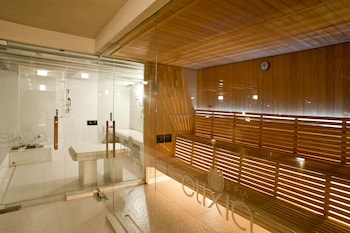 Couples treatment rooms, sauna, spa tub, steam room, Turkish bath