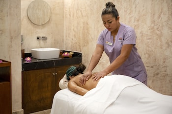 Couples treatment rooms, body treatments, hydrotherapy, aromatherapy