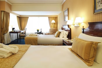 Executive Room, 2 Twin Beds, City View | Hypo-allergenic bedding, down comforters, minibar, in-room safe