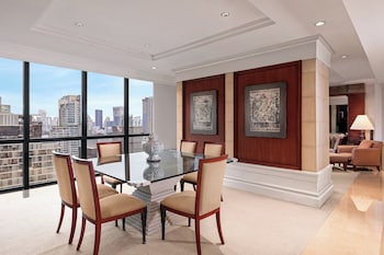 Royal Suite, 2 Bedrooms | Dining room