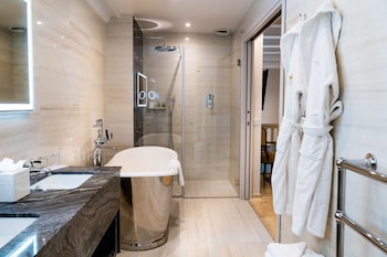 Presidential Suite | Bathroom | Combined shower/tub, free toiletries, hair dryer, bathrobes