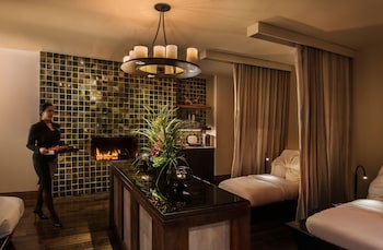 Couples treatment rooms, body treatments, hydrotherapy, aromatherapy