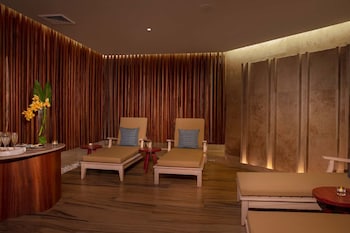 Couples treatment rooms, sauna, steam room, body treatments