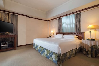 Regency, Suite, 1 King Bed | Minibar, in-room safe, desk, laptop workspace