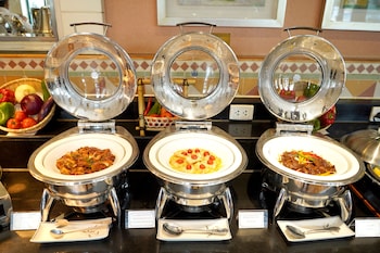 Daily buffet breakfast (USD 20 per person)