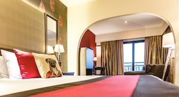 Deluxe Suite | In-room safe, free WiFi, bed sheets, wheelchair access