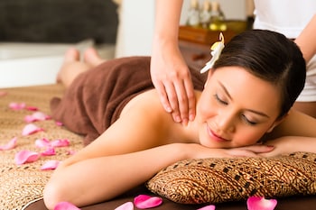 Couples treatment rooms, sauna, spa tub, body treatments, aromatherapy