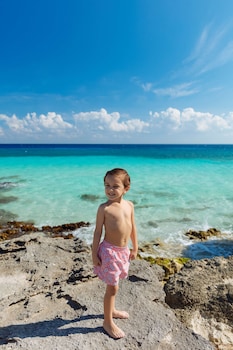 Private beach, white sand, beach towels, beach massages