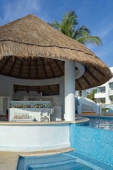 Poolside bar