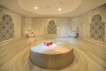 Sauna, Turkish bath, aromatherapy, deep-tissue massages, sports massages