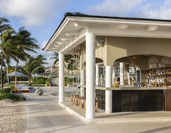 Poolside bar