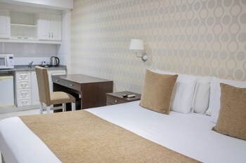 Standard Room | Hypo-allergenic bedding, down comforters, pillowtop beds, minibar