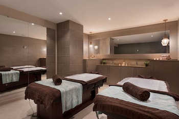 Couples treatment rooms, sauna, spa tub, steam room, body treatments