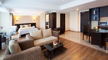 Junior Suite, 1 Queen Bed, Non Smoking (with Sofabed) | 1 bedroom, free minibar, in-room safe, desk