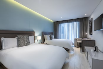 Superior Twin Room | Premium bedding, Select Comfort beds, minibar, in-room safe