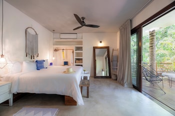 Jungle Suite with Balcony | Frette Italian sheets, premium bedding, pillowtop beds, in-room safe