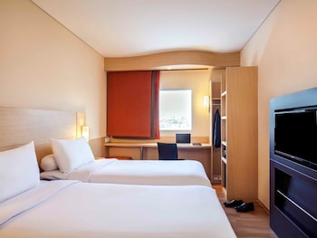 Standard Room, 2 Twin Beds | View from room